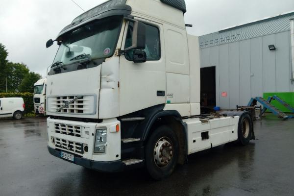 Piezas - VOLVO FH 440 for Parts - no docs    (Belgique - Europe) - Houffalize Trading s.a.