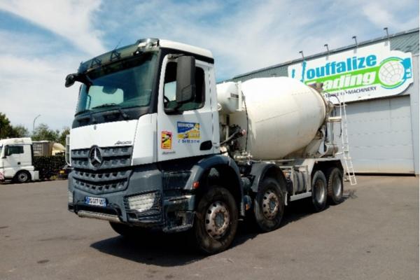 Unidades de camiones - MERCEDES Arocs 3243 Liebherr 9M3 Voith  Camion malaxeur (Belgique - Europe) - Houffalize Trading s.a.