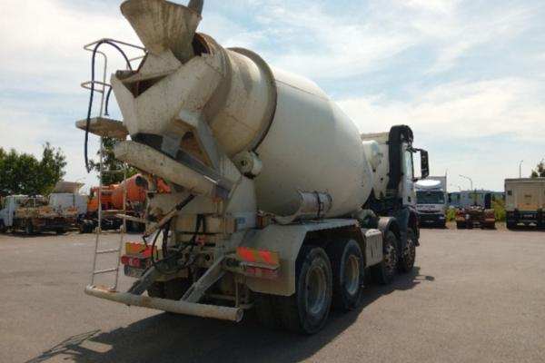 Unidades de camiones - MERCEDES Arocs 3243 Liebherr 9M3 Voith  Camion malaxeur (Belgique - Europe) - Houffalize Trading s.a.