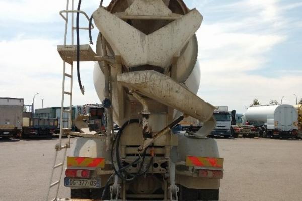 Unidades de camiones - MERCEDES Arocs 3243 Liebherr 9M3 Voith  Camion malaxeur (Belgique - Europe) - Houffalize Trading s.a.