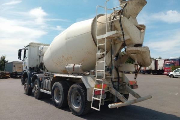 Unidades de camiones - MERCEDES Arocs 3243 Liebherr 9M3 Voith  Camion malaxeur (Belgique - Europe) - Houffalize Trading s.a.