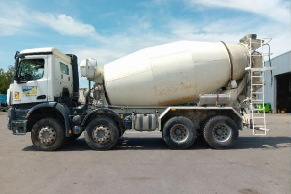 Unidades de camiones - MERCEDES Arocs 3243 Liebherr 9M3 Voith  Camion malaxeur (Belgique - Europe) - Houffalize Trading s.a.